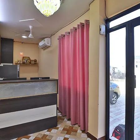 Oyo 41050 Hotel Om Villa-3